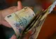 Bani în plus la salariu pentru anumiți români. Ce trebuie sa facă pentru a-i primi, conform ministrului Muncii