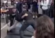 Un elev a pus la pământ doi politiști masivi. Cum a reușit performanța. VIDEO