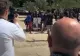 VIDEO - Dans ciudat al africanilor cu fotografia lui Klaus Iohannis - se aruncă în apă cu portretul președintelui, în timp ce strigă "Hakuna matata!"