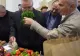 Nicolae Ciucă, la cumpărături în piață, alături de Lucian Bode și Rareș Bogdan - Imagini senzaționale