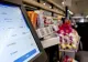 Un lanț de supermarketuri reangajează casierii și elimină casele automate. Cum s-a făcut de râs inteligența electronică?