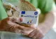 Plafonul de acordare a cardurilor sociale pentru alimente a fost majorat 