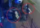 Jaf neobișnuit la Suceava. 3 adolescenți au furat urșii de pluș care împodobeau fațada unui magazin - Momentul, surprins de camere - VIDEO