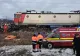 Accident grav, în Bacău: un tren cu zeci de călători a lovit în plin o mașină. Doi tineri, soț și soție, au murit