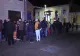 Bătaie pe locurile de parcare în Cluj. Românii au stat la coadă toată noaptea în frig pentru a depune cererile la ghișeu