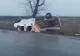 Accident în Arad. O dubă cu 7 pasageri s-a răsturnat într-un șanț. O persoană a ajuns la spital