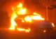 O femeie din Roman i-a dat foc mașinii amantei, când a aflat că soțul o înșela 