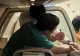 Incident la aeroport: Un bărbat a deschis uşa avionului şi a provocat coborârea toboganului de evacuare chiar înainte de decolare