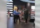 Tupeul unui hoț prins la furat. VIDEO cu bărbatul care își iese din minți când este prins de paznici