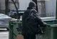 Un pensionar a devenit milionar căutând prin gunoaie. Are 10 case și mănâncă de 5 euro pe lună