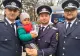 Aryan, copilul de 2 ani găsit într-o pădure din Botoşani, s-a întâlnit cu salvatorii săi. Imagini emoționante