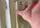 Descoperire terifiantă într-un telefon ascuns în perete. I-a înghețat sângele când l-a desfăcut - FOTO