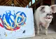 A murit porcul Pigcasso. Tablourile pictate de el, vândute cu peste 1 milion de dolari