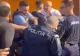 Polițist, la un pas să fie linșat în stradă, la Târgu Jiu! Au intervenit jandarmii