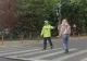 Femeie amendată cu aproape 500 lei pentru că a traversat strada fără să respecte indicațiile polițistului de la Rutieră