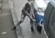 Un hunedorean supărat foc pe reprezentanții legii. A înțepat, cu cuțitul, roțile mașinii de poliție VIDEO