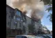 Incendiu devastator într-un bloc de locuințe din Rădăuți. Acoperișul arde ca o torță  VIDEO