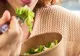 Cea mai populară salată de primăvară îți distruge, de fapt, sănătatea. Avertismentul unui nutriționist