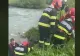 Un șofer a încercat să traverseze râul Bistrița cu mașina! Situație uluitoare 
