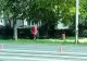 Un bărbat a încurcat sărbătorile. S-a costumat în...Moș Crăciun și a ieșit la plimbare VIDEO