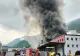 Incendiu devastator în Italia la o fabrică de stații de încărcare pentru mașinile electrice. Spațiul aerian, închis