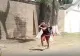 Reglare de conturi între două clanuri din Argeș: răfuială cu bâte și pietre - Imagini șocante!