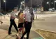 Scene ireale în Constanța: Oameni bătuți pe stradă de o femeie. Bătăușa a fost luată pe sus de poliție
