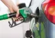 Românii au descoperit locul unde benzina e cu aproape 2 lei mai ieftină. Cozi la graniță pentru un plin mai ieftin