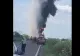 La un pas de TRAGEDIE! O cisternă plină cu benzină s-a izbit de o mașină. Ambele au luat foc VIDEO