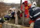 O femeie și un bărbat au căzut într-o fântână adâncă. Autoritățile au intervenit de urgență