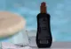 Te bronzezi dacă folosești protecție solară la plajă? Dermatologii vorbesc despre acest mit