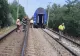 Un tren care a plecat de la Craiova spre București s-a stricat în drum. Oamenii așteaptă, în câmp, locomotiva nouă