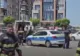 Un bărbat amenință că-și dă foc în parcarea unui centru comercial după ce s-a stropit cu benzină - VIDEO