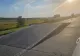 Atenție, șoferi! O bucată de asfalt de pe traseul Bălți-Chișinău s-a ridicat din cauza temperaturilor ridicate. Imagini uluitoare