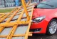 Acoperisul unui bloc din Giurgiu, smuls de vânt! A căzut peste două maşini, într-una dintre ele fiind o persoană