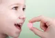  Cum trebuie să administrezi medicamente celor mici? Greșeala pe care mulți părinți o fac
