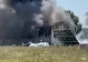 Incendiu de proporții la o fabrică din județul Vâlcea. Un pompier este rănit - VIDEO