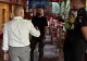 Polițiști - la terasă in timpul serviciului. Șeful lor a filmat totul live: „Absolut jenant!” - VIDEO