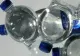 Sticlele de plastic cu capac ataşat au devenit obligatorii, în România. Ce pățesc comercianții care vând stocuri vechi