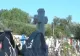 Sărăcia duce la fapte extreme. Doi bărbați au profanat mormântul unei tinere de 31 de ani: i-au furat bijuteriile, banii și telefonul mobil