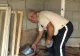 Un pensionar și-a îngropat zeci de mii de dolari în grădină și a intrat în panică după ce nu i-a mai găsit