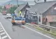 Un șofer de TIR a scăpat ca prin minune după ce s-a proptit cu mașina în peretele unei case