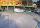 Momentul în care un Logan este spulberat de un tramvai, după ce a intrat într-o intersecție fără să se asigure. VIDEO de pe camerele de supraveghere
