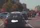 Imagini șocante la Cluj: un livrator pe bicicletă s-a ciocnit de o dubă aflată în trafic. Clipul a devenit viral în online