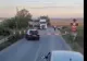 Inconștiență maximă la Iași! Mai multe mașini au ignorat semnalele luminoase și sonore și au traversat calea ferată, deși bariera era lăsată