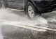 Ce se întâmplă dacă circuli cu viteză pe ploaie și prin bălți și intră apă la motor? Sfaturi de la mecanici