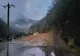 Valea Oltului, blocată în zona Brezoi în urma unei viituri. Apele au adus cantităţi mari de aluviuni pe carosabil