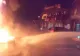 Un TIR încărcat cu anvelope a luat foc pe Valea Oltului: focul s-a propagat rapid la o pensiune din zonă. Imagini de coșmar
