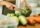 Cum să menții prospețimea alimentelor mai mult timp în frigider