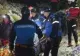 Trei turiști, salvați din munții Piatra Craiului după o operațiune pe muchie de cuțit. VIDEO cu transportul acestora pe targă  